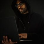 Создание изображений в нейросети для коммерческого использования на мобильных устройствах без регистрации