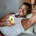Топ нейросетей для создания изображений с текстом для маркетплейсов