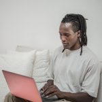 Нейросети для создания картинок с текстом для рекламы